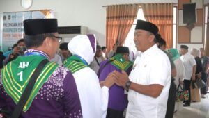 Fto: Sekda melepas keberangkatan Haji 1445 H