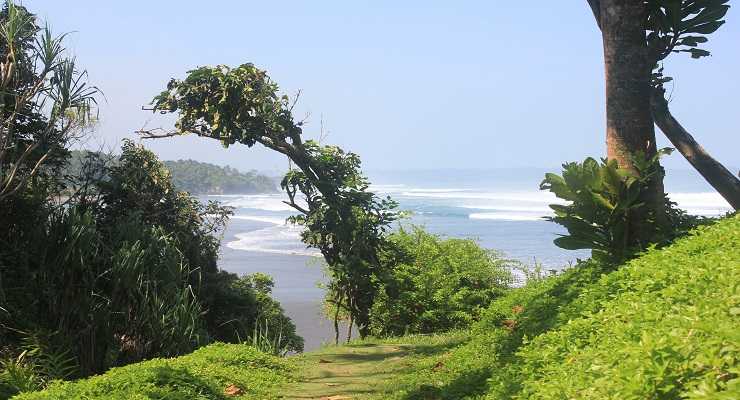 Image of Keindahan pantai karang nini dari atas