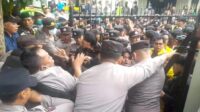Image of Aksi demo ricuh (4)