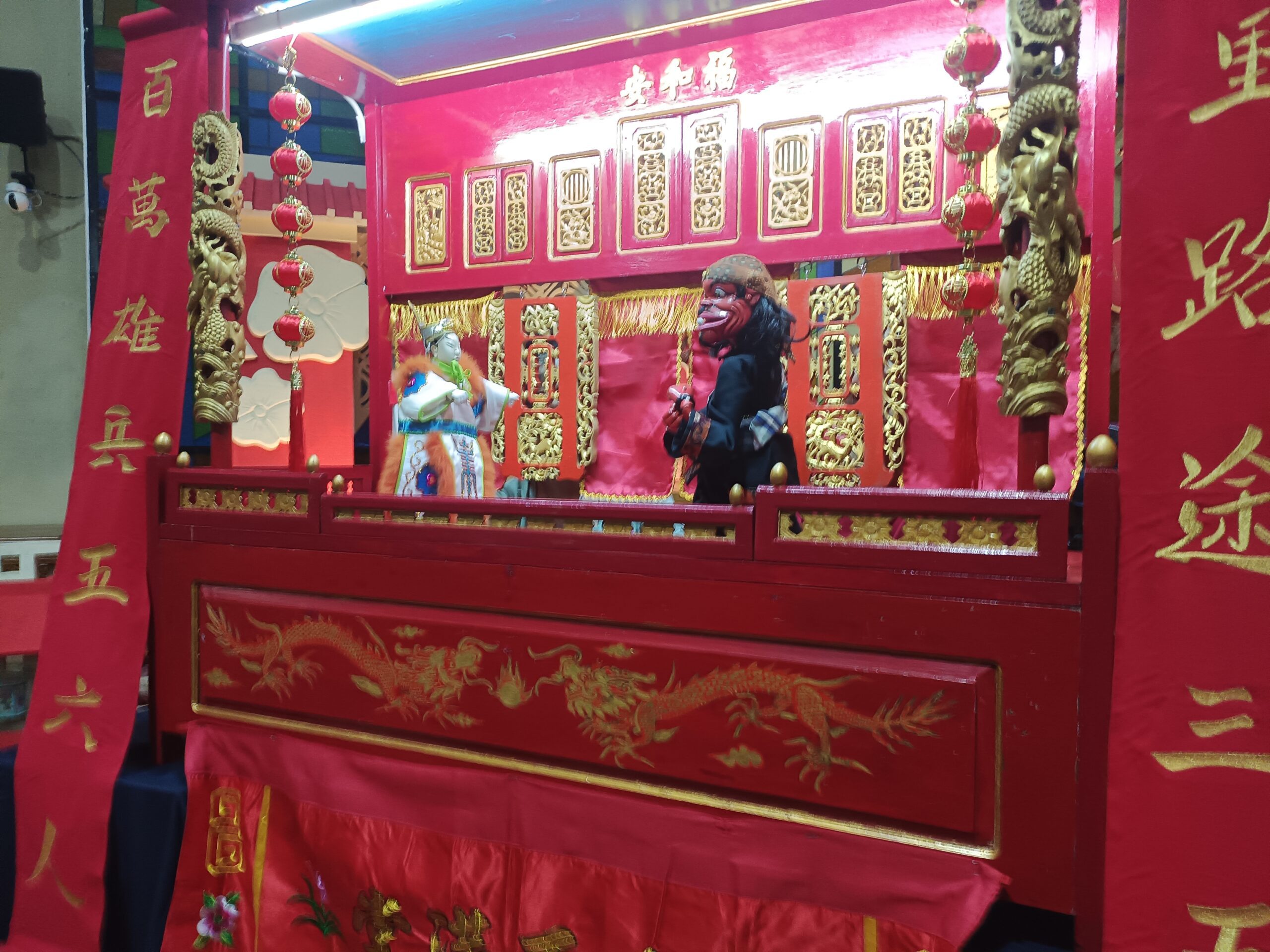 Kolaborasi perdana Wayang Potehi dan Wayang Golek di perayaan Cap Go Meh 2025 Ciamis, menghadirkan seni budaya unik yang memadukan tradisi Tionghoa dan Sunda.