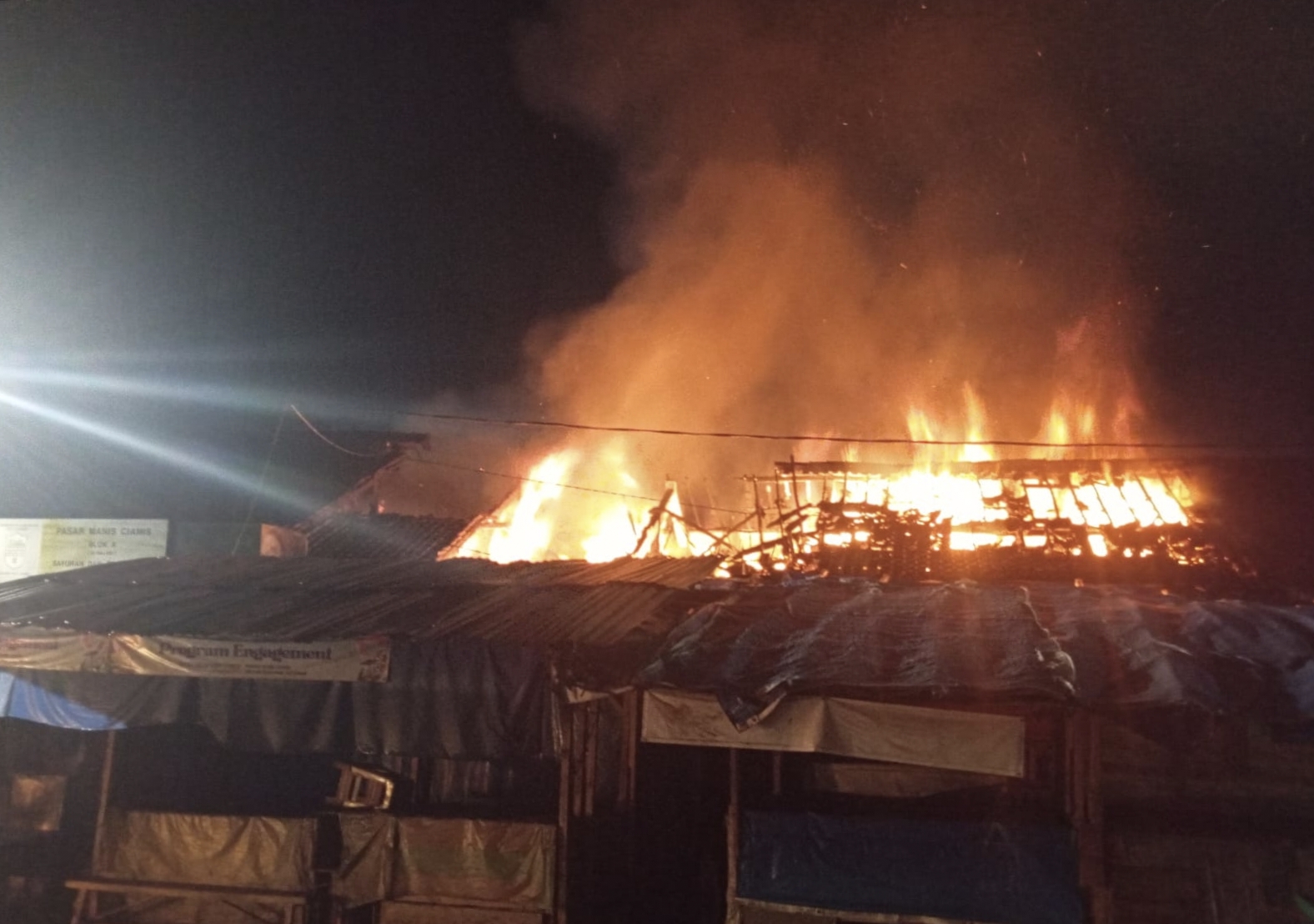 Kebakaran hanguskan sejumlah kios di pasar manis Ciamis blok A