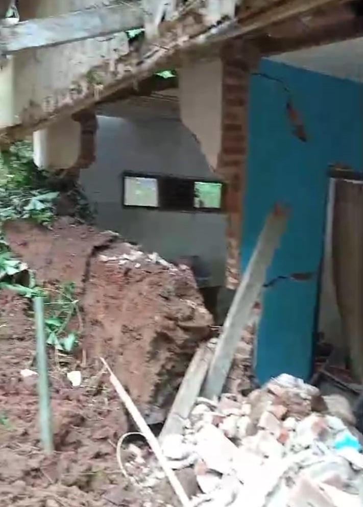 Image of Longsor di ciamis rusak rumah, warga butuh bantuan