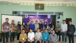 Ketua dewan energi mahasiswa jawa barat (dem jabar), muhamad isa idris, dalam konferensi pers di bandung Image of Ketua dewan energi mahasiswa jawa barat (dem jabar), muhamad isa idris, dalam konferensi pers di bandung