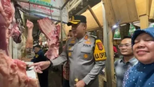Untuk menyambut lebaran, satgas pangan kabupaten tasikmalaya mengunjungi pasar singaparna. Image of Untuk menyambut lebaran, satgas pangan kabupaten tasikmalaya mengunjungi pasar singaparna.
