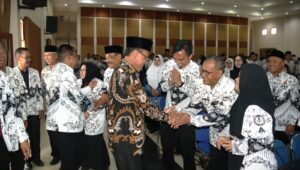 Halal Bihalal PGRI, Bupati Ajak Insan Pendidikan Perkuat Semangat Mencetak Generasi Emas Foto: Bupati Ciamis Saat Halal Bihalal bersama PGRI