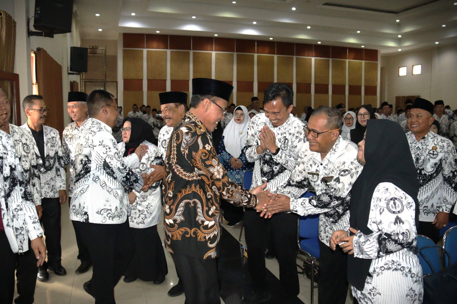 Foto: Bupati Ciamis Saat Halal Bihalal bersama PGRI