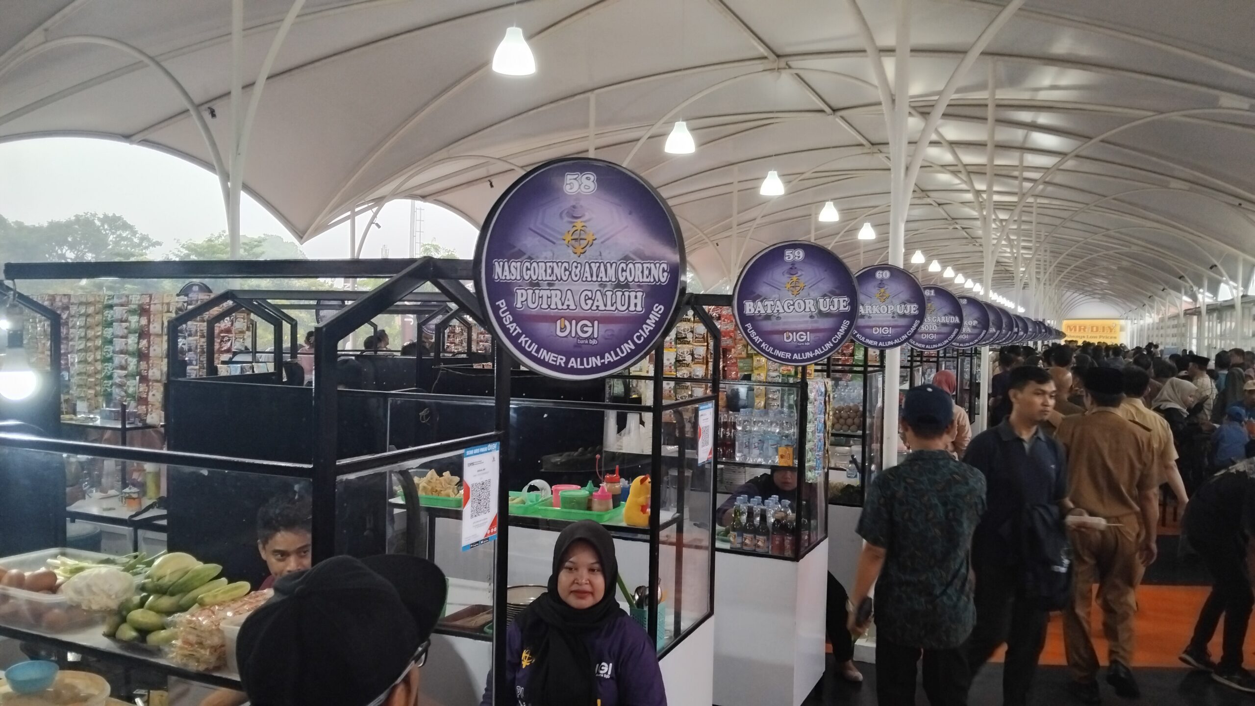 Foto : Kawasan pusat Jajanan Food Court Alun-alun Ciamis