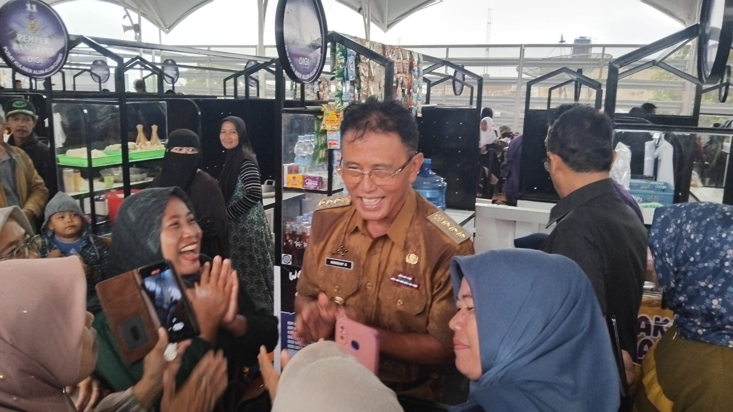 Foto : Bupati Ciamis saat berkeliling Food Court
