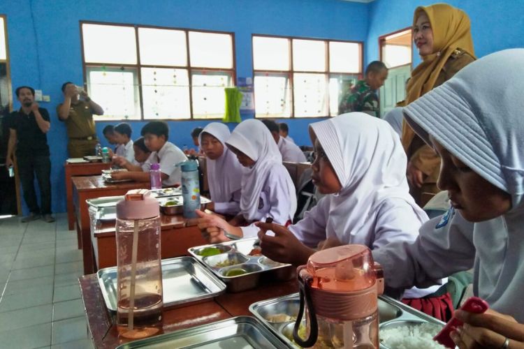 SPPG Mulyajaya Beroperasi, 2.191 Siswa di Cisaga Mulai Nikmati Makanan Bergizi Gratis. (Foto: Ist)