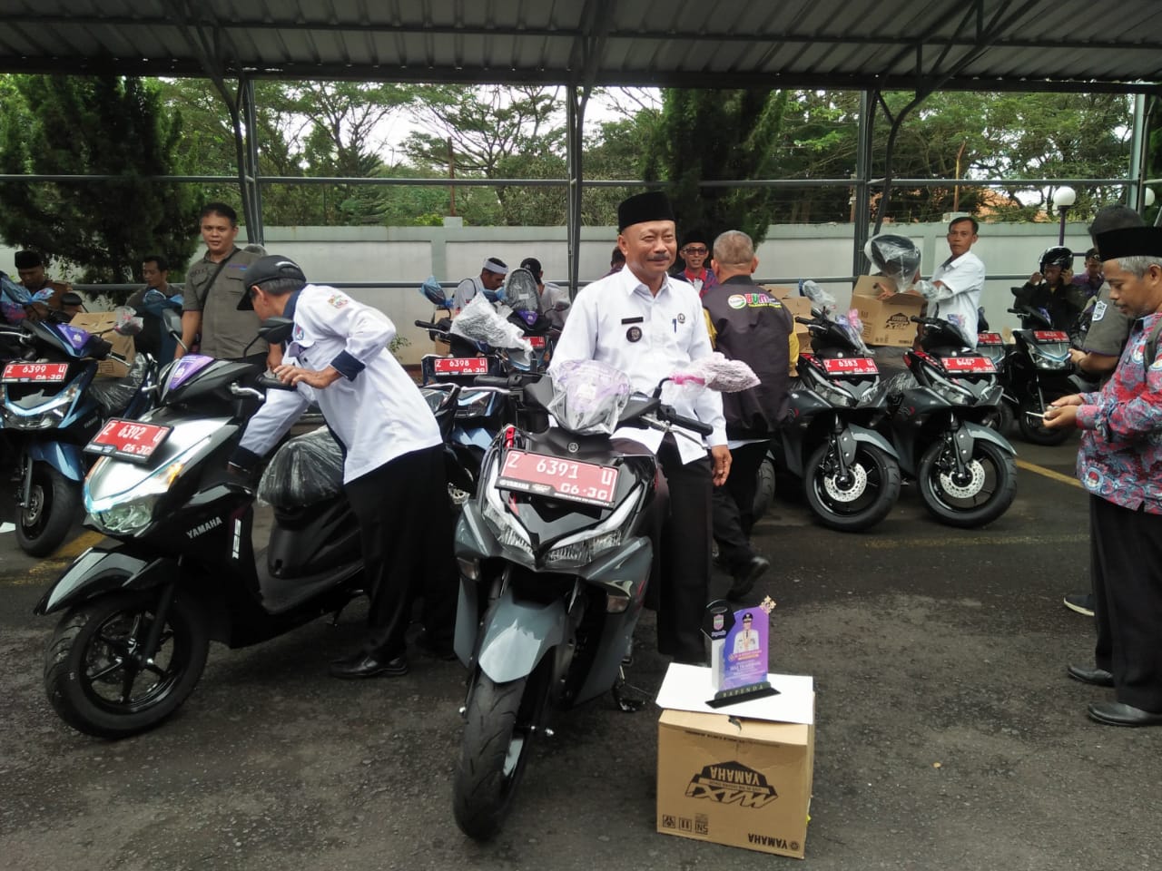 Bapenda Ciamis Beri Hadiah Motor ke 47 Desa/Kelurahan Lunas PBB-P2 Tercepat. (Foto: Ist)
