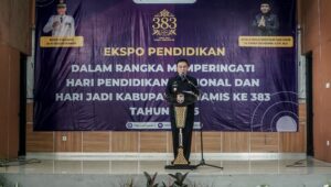 Bupati Ciamis Sentil Kepala KCD Wilayah XIII Bupati Ciamis Herdiat Sunarya buka suara soal Kepala KCD Pendidikan Wilayah XIII Jawa Barat yang dinilai tidak pernah hadir dalam berbagai undangan resmi dari Pemkab Ciamis, Rabu (18/6/2025) di acara pembukaan Expo Pendidikan 2025. (Foto: Ist)