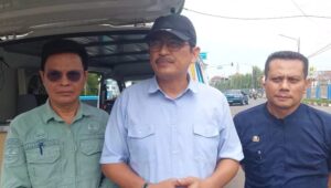Wargi Kota Banjar! Pemutihan Pajak Kendaraan Diperpanjang hingga 30 September 2025 Kepala P3DW Kota Banjar, Benny Suranata (tengah). (Foto: Istimewa)