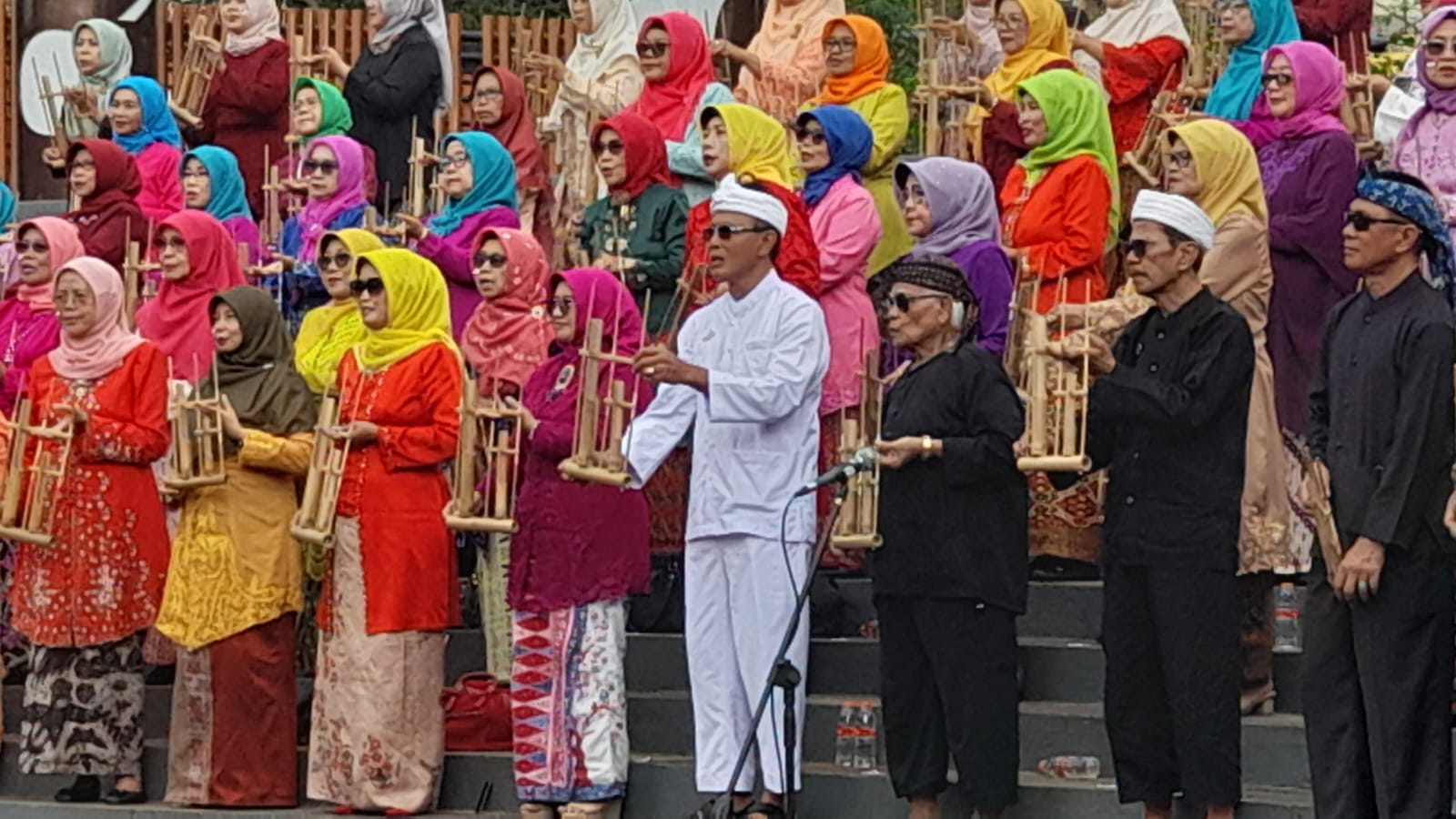 Image of Angklung pwri (3)