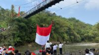 Image of Merah putih diatas sungai (2)