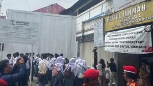 Image of Digembok gerbang sma ybhm garut