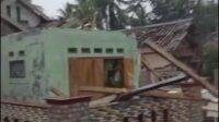 Image of Bencana angin puting beliung terjang purwadadi ciamis puluhan rumah dan fasilitas publik rusak parah
