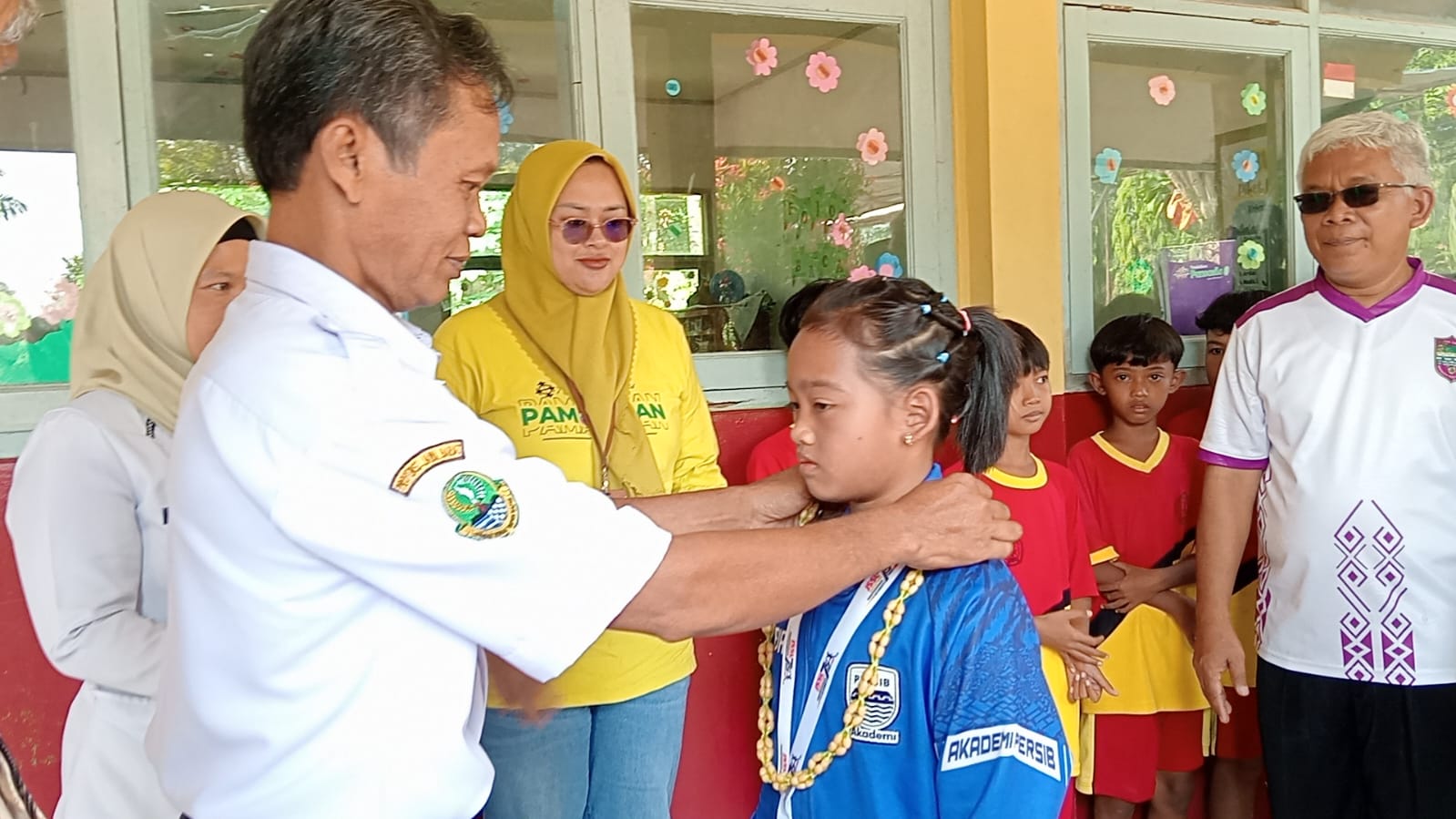 Image of Reva wilona cetak prestasi internasional, warga ciamis tumpah ruah sambut kepulangan2