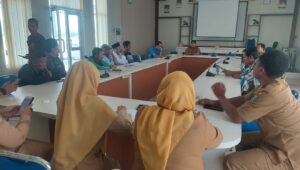 Image of Warga rejasari gelar audiensi, tuntut ketegasan atas absennya dua perangkat desa