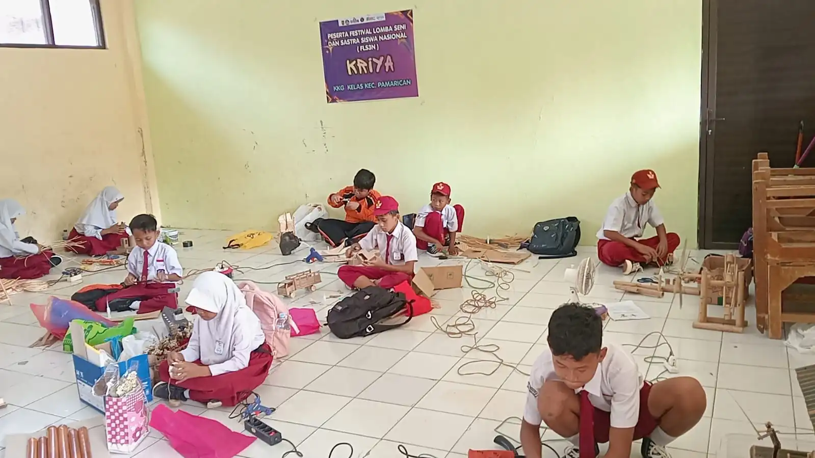 Image of 150 siswa dari 36 sd unjuk bakat di fls3n kecamatan pamarican