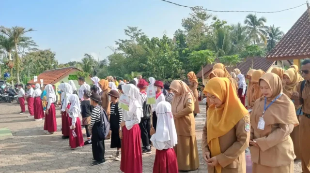 Image of 150 siswa dari 36 sd unjuk bakat di fls3n kecamatan pamarican2