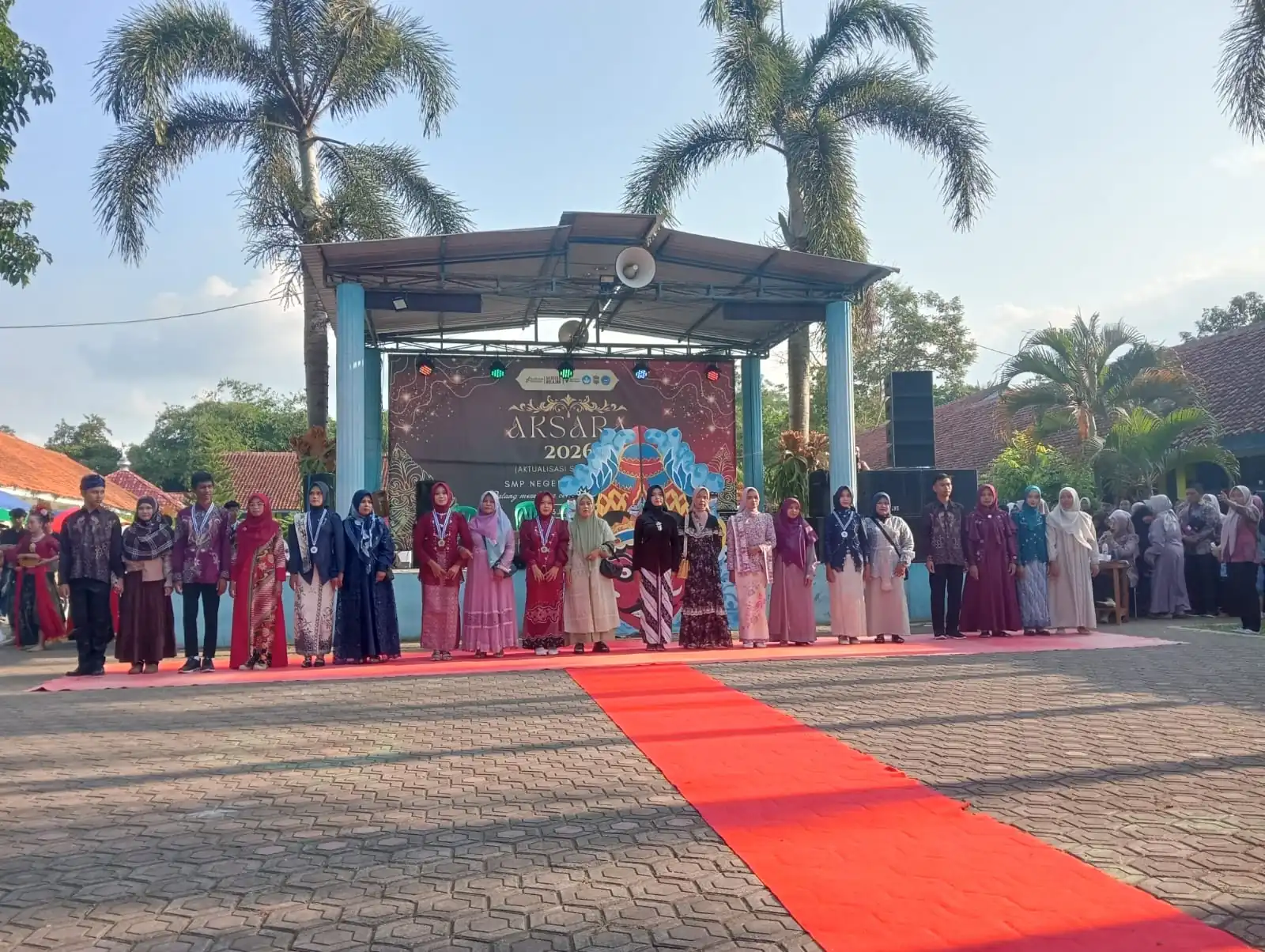 Image of Perpisahan kelas 9 smpn 4 pamarican berlangsung haru, orang tua jadi motor kemeriahan acara