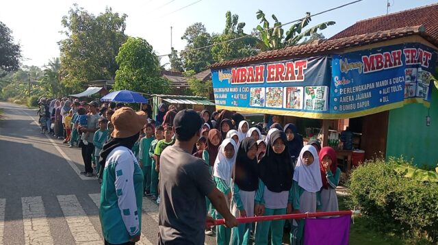 Image of Jalan santai, sdn 1 sidaharja, pamarican, kenaikan kelas, senam bersama