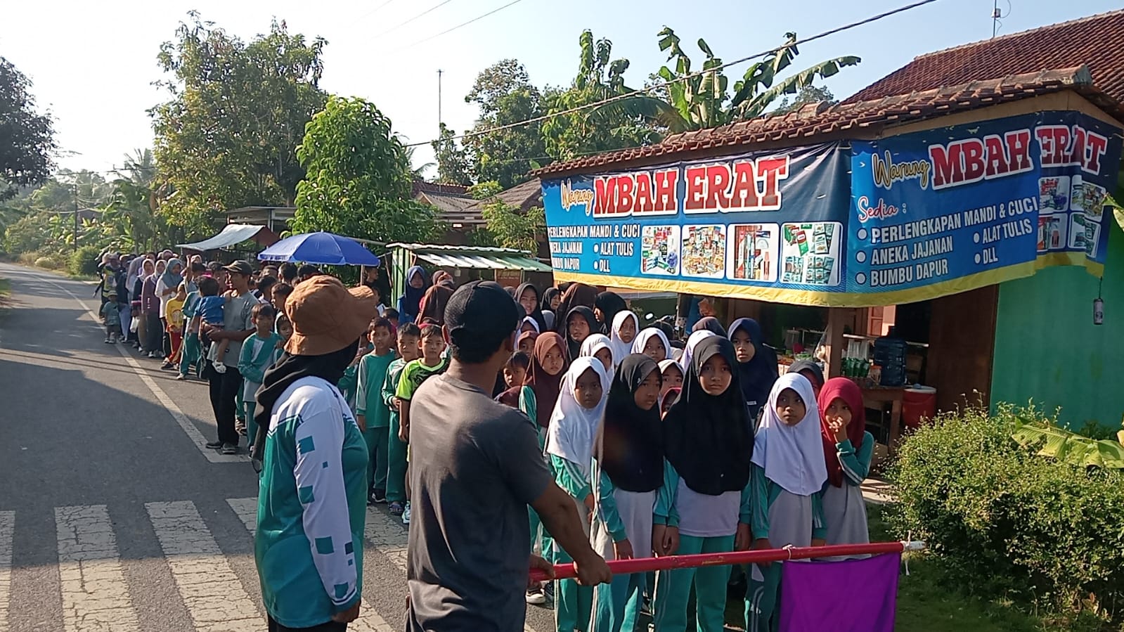 Image of Jalan santai, sdn 1 sidaharja, pamarican, kenaikan kelas, senam bersama