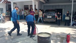 Damkar banjarsari, dapur mbg sukajaya, sppg pamarican, penanggulangan kebakaran, kabupaten ciamis Image of Damkar banjarsari, dapur mbg sukajaya, sppg pamarican, penanggulangan kebakaran, kabupaten ciamis