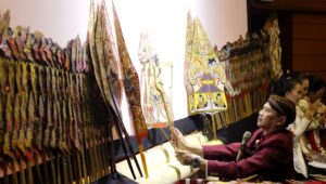 Image of Wayang kulit dan wayang golek (1)