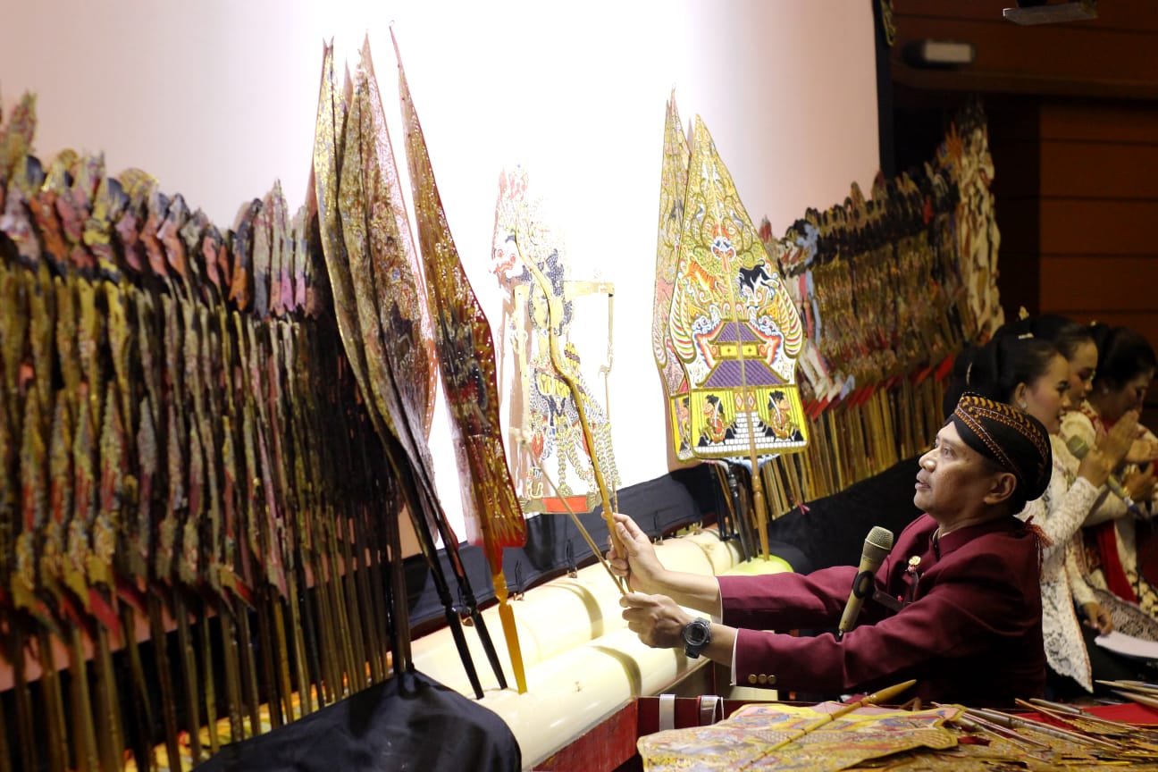 Image of Wayang kulit dan wayang golek (1)