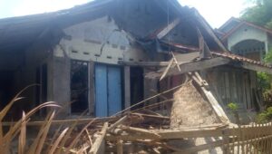 Image of Terdampak gempa cilacap (2)