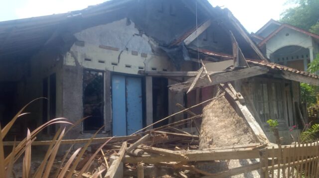Image of Terdampak gempa cilacap (2)