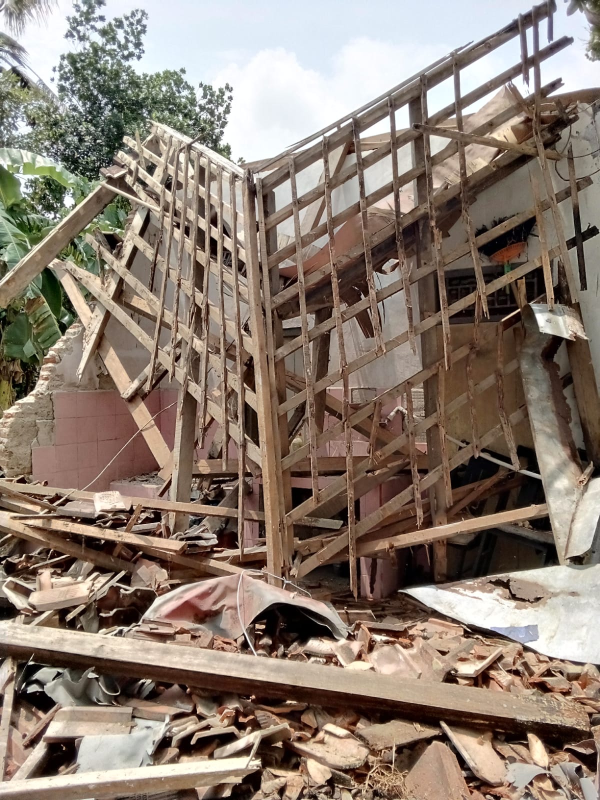 Image of Rumah ambruk pamarican (3)