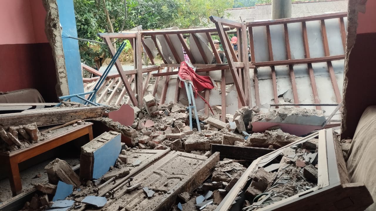 Image of Rumah ambruk